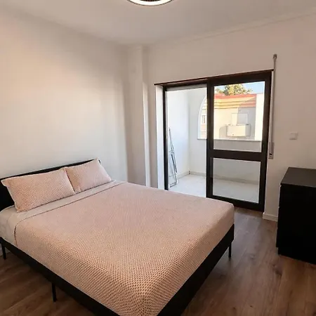 Sunny & Spacious In Costa de Caparica