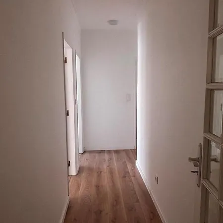 Sunny & Spacious In Διαμέρισμα